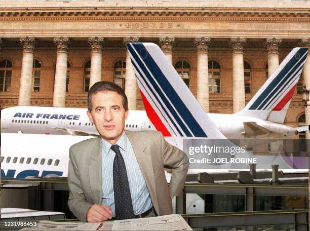 - Montage de trois photos sur fond de la Bourse de Paris et d'avions, du président d'Air France, Jean-Cyril Spinetta, qui a souhaité que "20 à 25 %...