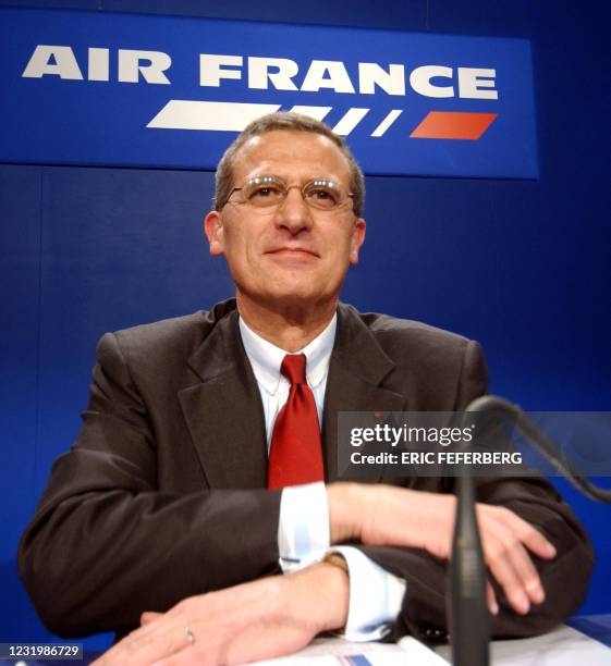 Le PDG de française Air France, Jean-Ciryl Spinetta, s'adresse aux journalistes, le 13 mai 2003 lors de la conférence presse annuelle de la compagnie...