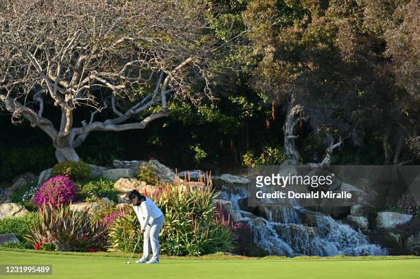 Inbee Park of South Korea makes her final putt to win -14 under par during the Final Round of the KIA Classic at the Aviara Golf Club on March 28,...
