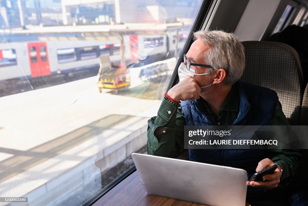ILLUSTRATIONS TRAIN WINDOW RULE