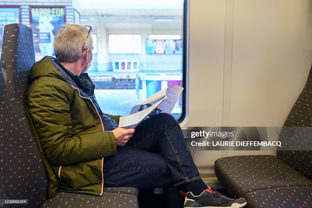 ILLUSTRATIONS TRAIN WINDOW RULE