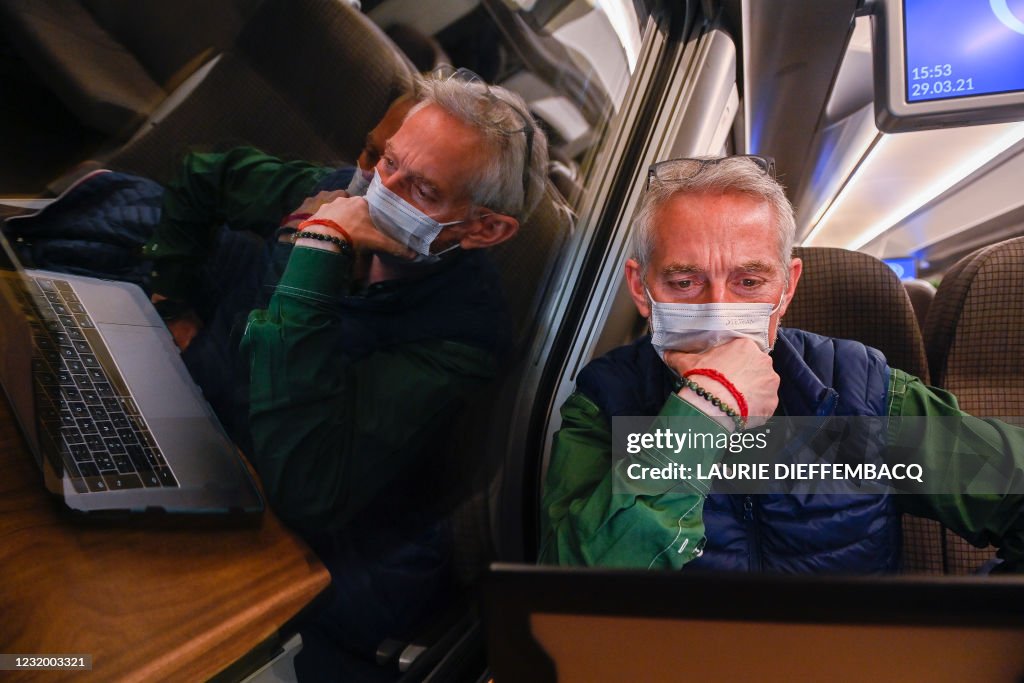 ILLUSTRATIONS TRAIN WINDOW RULE