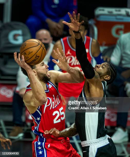 Los Angeles, CA 76ers guard Ben Simmons, left, drives to the hoop against Clippers forward Paul George in the first half at Staples Center on...