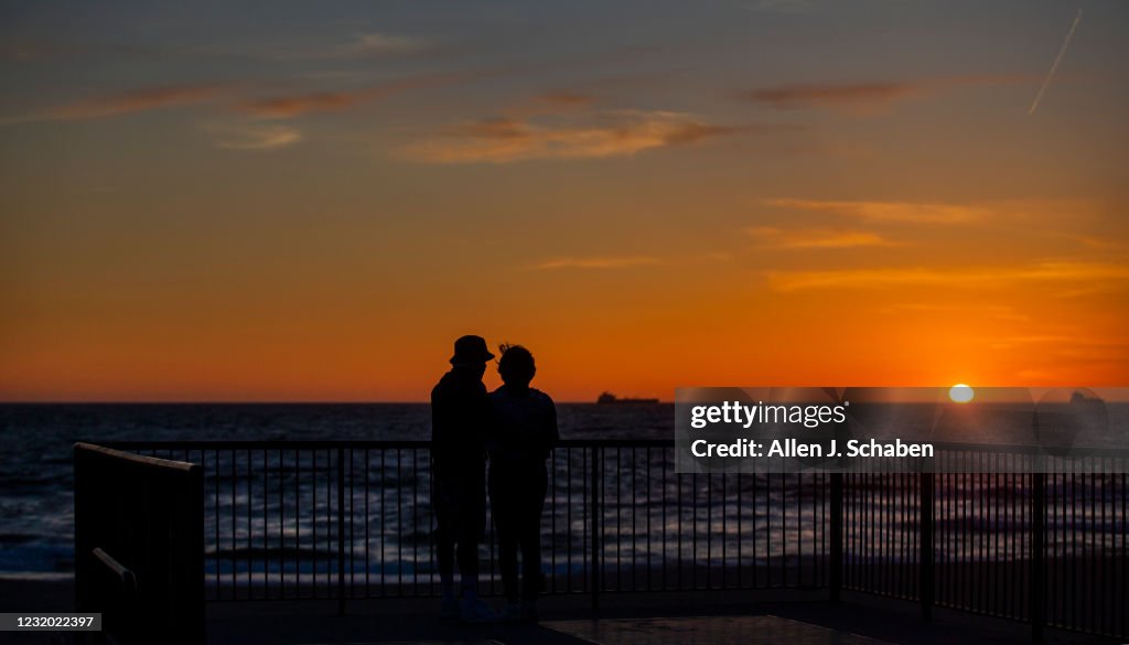 Selron Bowdry and Kayla Taft, of Compton watch the sunset at Bruces