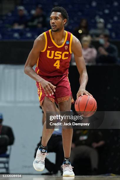 Evan Mobley of the USC Trojans brings the ball up court against the Gonzaga Bulldogs in the Elite Eight round of the 2021 NCAA Division I Mens...