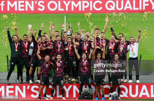 Players of Mexico lift the trophy after winning the 2020 Concacaf Men's Olympic Qualifying after the final match between Honduras and Mexico as part...