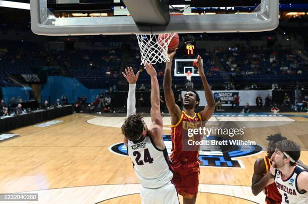 Evan Mobley of the USC Trojans shoots over Corey Kispert of the Gonzaga Bulldogs in the Elite Eight round of the 2021 NCAA Division I Men's...