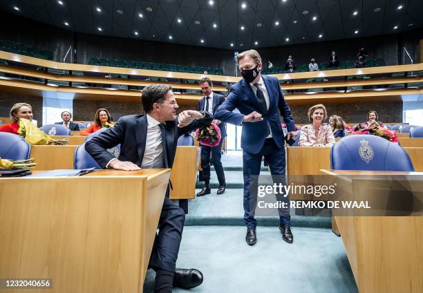 Prime minister Mark Rutte and Pieter Omtzigt greet each other prior to the inauguration of the members of the House of Representatives, on March 31...