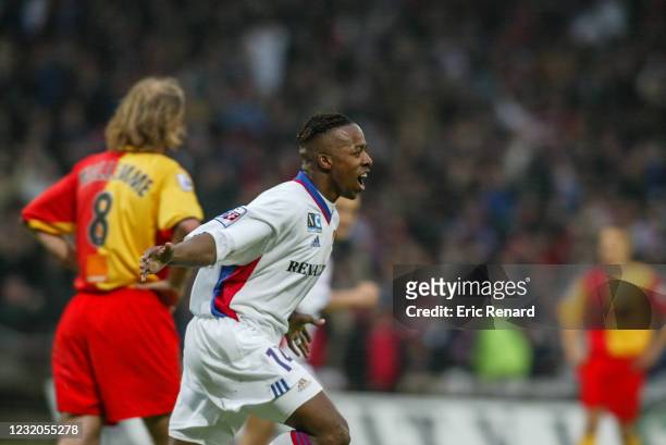 Sidney GOVOU of Lyon celebrate his goal during the Division 1 match between Lyon and Lens, at Gerland Stadium, Lyon, France on 4th May 2002