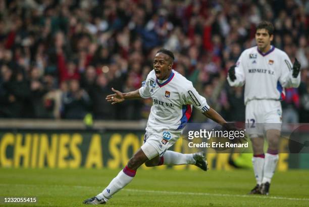 Sidney GOVOU of Lyon celebrate his goal during the Division 1 match between Lyon and Lens, at Gerland Stadium, Lyon, France on 4th May 2002