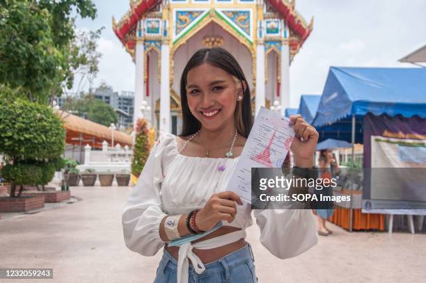 Thai transgender showing a conscription notice during military conscription at Wat That Thong. The Royal Thai Armed Forces launched their annual...