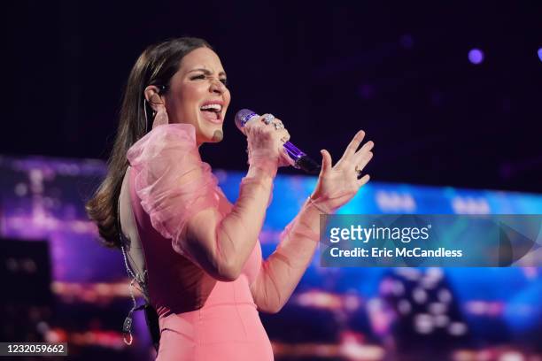 Following last weeks Showstopper round, American Idol continues with the All Star Duet and Solo round, SUNDAY, APRIL 4 , on ABC. KATHARINE MCPHEE