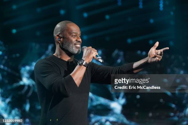 Following last weeks Showstopper round, American Idol continues with the All Star Duet and Solo round, SUNDAY, APRIL 4 , on ABC. BRIAN MCKNIGHT