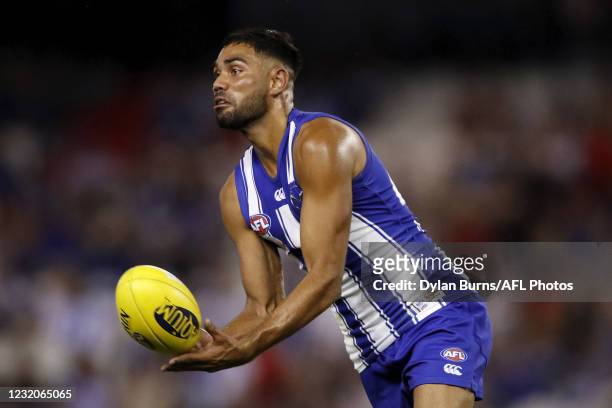 Tarryn Thomas of the Kangaroos handpasses the ball during the 2021 AFL Round 03 match between the North Melbourne Kangaroos and the Western Bulldogs...