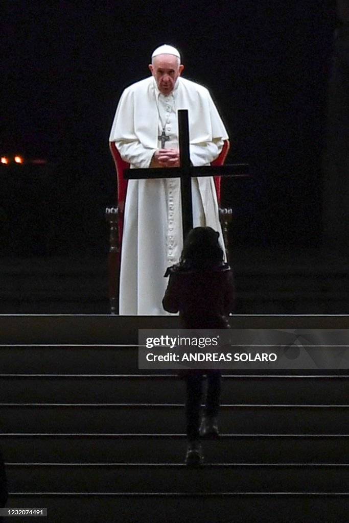 VATICAN-RELIGION-POPE-WAY OF THE CROSS