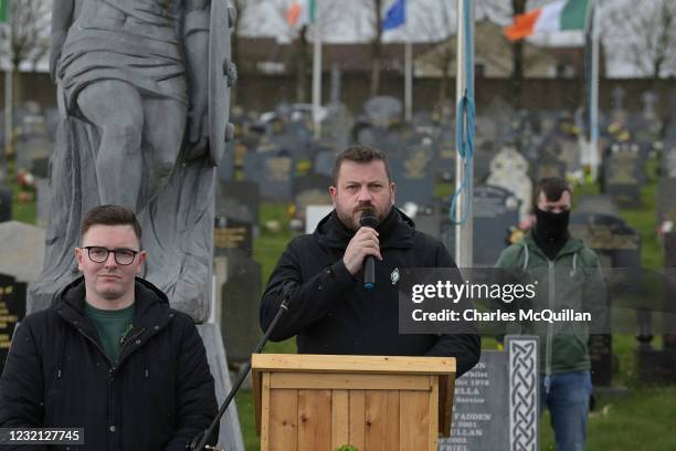 Stephen Murney addresses dissident republicans gathered for a 1916 easter Rising wreath laying event at Derry City cemetery on April 5, 2021 in...