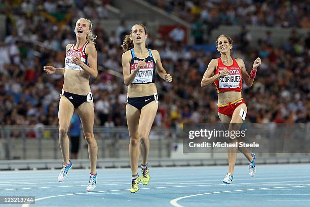 Jennifer Barringer Simpson of United States crosses the finish line to claim gold ahead of Hannah England of Great Britain and Natalia Rodriguez of...