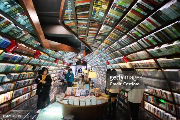 Readers read in a bookstore of Zhongshuge in Yangzhou, east China's Jiangsu Province, April 3, 2021.