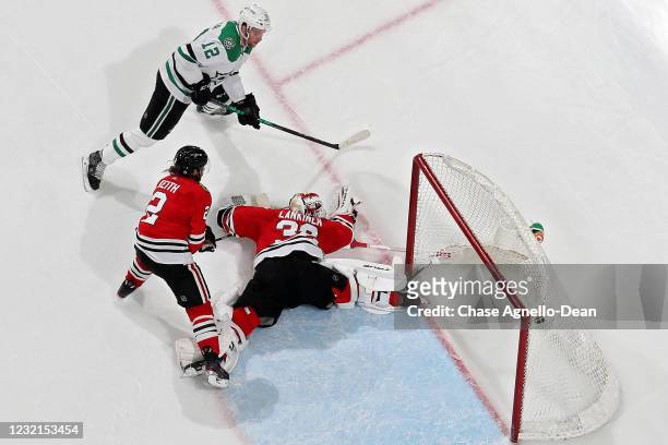 Radek Faksa of the Dallas Stars scores a goal past Duncan Keith and Kevin Lankinen of the Chicago Blackhawks in the third period at the United Center...
