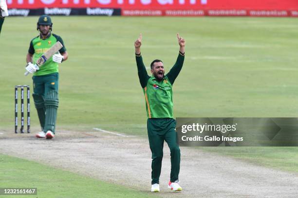 Mohammad Nawaz of Pakistan celebrates the wicket of Janneman Malan of South Africa during the 3rd Betway ODI between South Africa and Pakistan at...