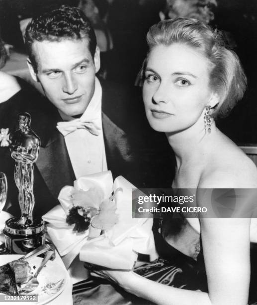 Actress Joanne Woodward, named Best Actress for her role in "The three faces of Eve", sits on March 27, 1958 at table with her husband, actor Paul...
