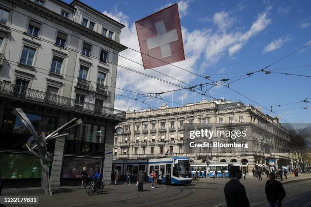 Passenger trams make their way along Paradeplatz in front of the Credit Suisse Group AG headquarters in Zurich, Switzerland, on Thursday, April 8,...