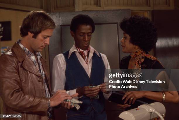 Los Angeles, CA Dale Robinette, Antonio Fargas, Emily Yancy appearing in the ABC tv series 'Starsky and Hutch', episode 'Huggy Bear and the Turkey',...
