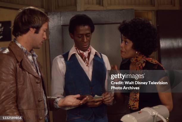 Los Angeles, CA Dale Robinette, Antonio Fargas, Emily Yancy appearing in the ABC tv series 'Starsky and Hutch', episode 'Huggy Bear and the Turkey',...