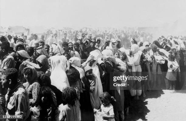 Palestinians line up in August 1967 in Wadi Dalail refugee camp in Jordan. After the Israeli army started a lightning war in Syria, Sinaï and Jordan...