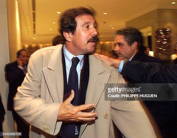 EntraÎneur de l'équipe du Portugal Humberto Manuel de Jesus Coelho arrive à l'Hôtel Hilton de Bruxelles, le 11 décembre 1999, à la veille du tirage...