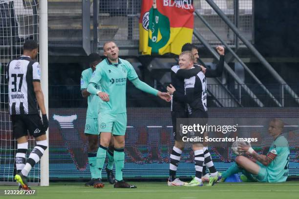 Sinan Bakis of Heracles Almelo celebrate his goal 2-0, Kasper Lunding of Heracles Almelo, Derrick Kohn of Willem II, Sven van Beek of Willem II,...