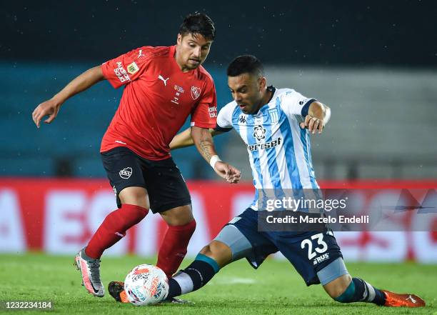 Sebastian Palacios of Independiente fights for the ball with Nery Dominguez of Racing Club during a match between Racing Club and Independiente as...
