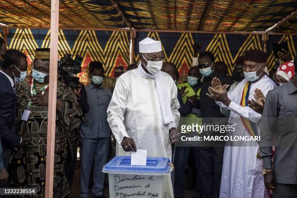 Chadian President Idriss Deby Itno casts his ballot at a polling station in N'djamena, on April 11, 2021. - Chad headed into presidential elections...