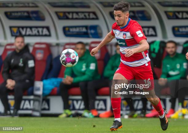 Kevin Sessa of 1.FC Heidenheim 1846 controls the Ball during the Second Bundesliga match between 1. FC Heidenheim 1846 and SpVgg Greuther Fürth at...