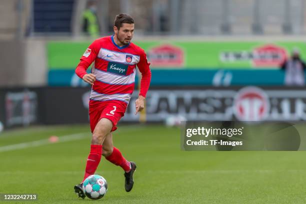 Marnon Busch of 1.FC Heidenheim 1846 controls the Ball during the Second Bundesliga match between 1. FC Heidenheim 1846 and SpVgg Greuther Fürth at...