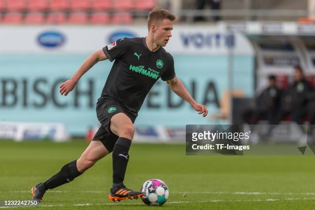 Paul Jaeckel of SpVgg Greuther Fuerth controls the Ball during the Second Bundesliga match between 1. FC Heidenheim 1846 and SpVgg Greuther Fürth at...