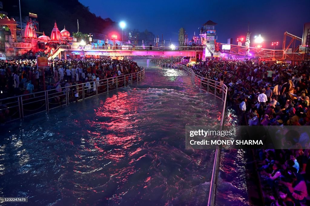 TOPSHOT-INDIA-RELIGION-HINDUISM-FESTIVAL