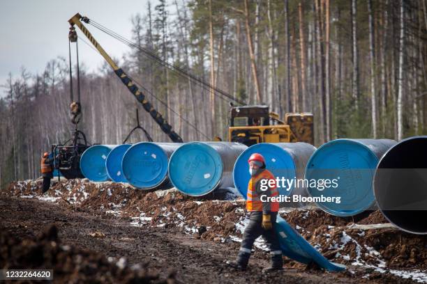 Pipeworks Lay Laying Pipework Photos and Premium High Res Pictures - Getty Images