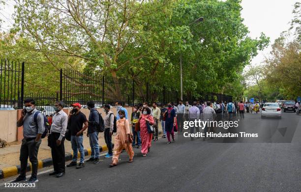 Delhi Queue 90 Patel Chowk Metro Stock Photos, High-Res Pictures, and Images ...