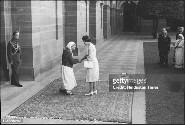 Queen Elizabeth II greets Mother Teresa during her meeting on November 24, 1983. Anjezë Gonxhe Bojaxhiu, better known as Mother Teresa spent her life...