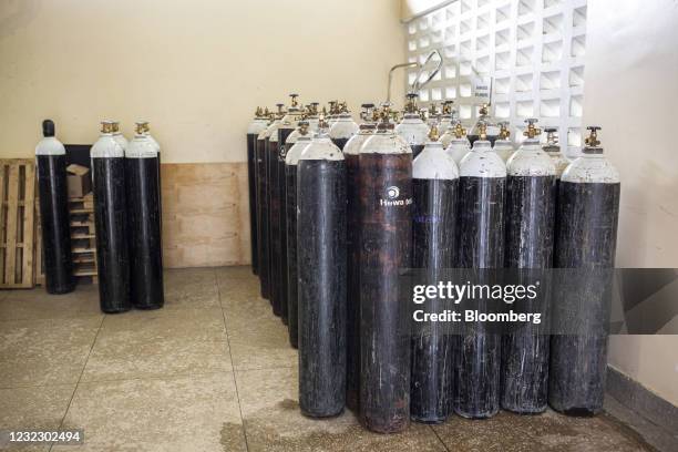 Empty O2 Tanks Oxygen Plant Photos and Premium High Res Pictures - Getty Images