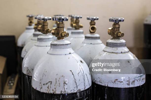 Empty O2 Tanks Oxygen Plant Photos and Premium High Res Pictures - Getty Images