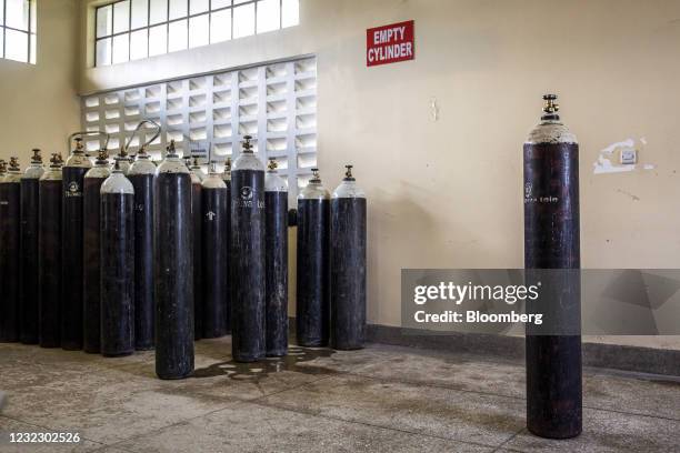 Empty O2 Tanks Oxygen Plant Photos and Premium High Res Pictures - Getty Images