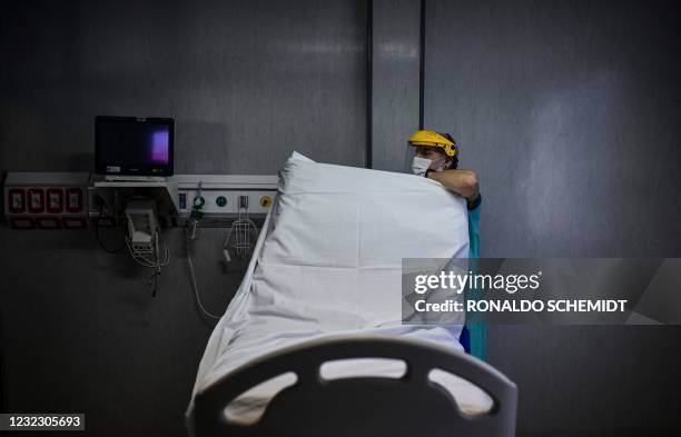 Health worker prepares a bed for a new patient at the Intensive Care Unit of the El Cruce - Dr Nestor Kirchner hospital in Florencio Varela,...