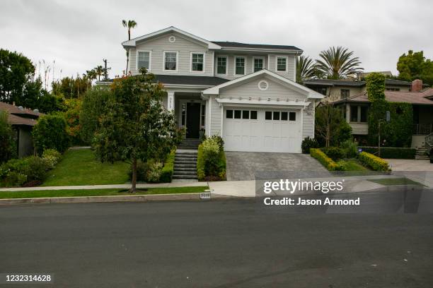 The home of Zach Horwitz a 34-year-old Hollywood actor with a flashy lifestyle managed to persuade hundreds of investors to lend him more than $690...