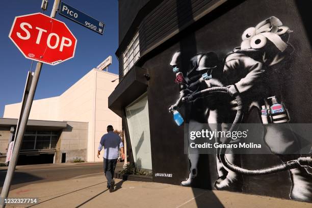 Purell Man 104 Purell Stock Photos, High-Res Pictures, and Images - Getty Images