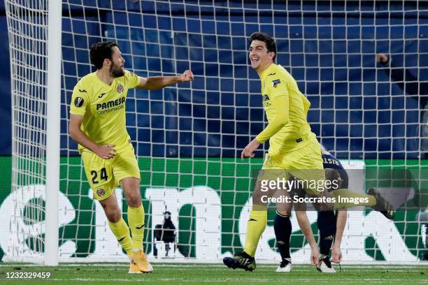 Gerard Moreno of Villarreal Celebrates 2-0 with Alfonso Pedraza of Villarreal during the UEFA Europa League match between Villarreal v Dinamo Zagreb...