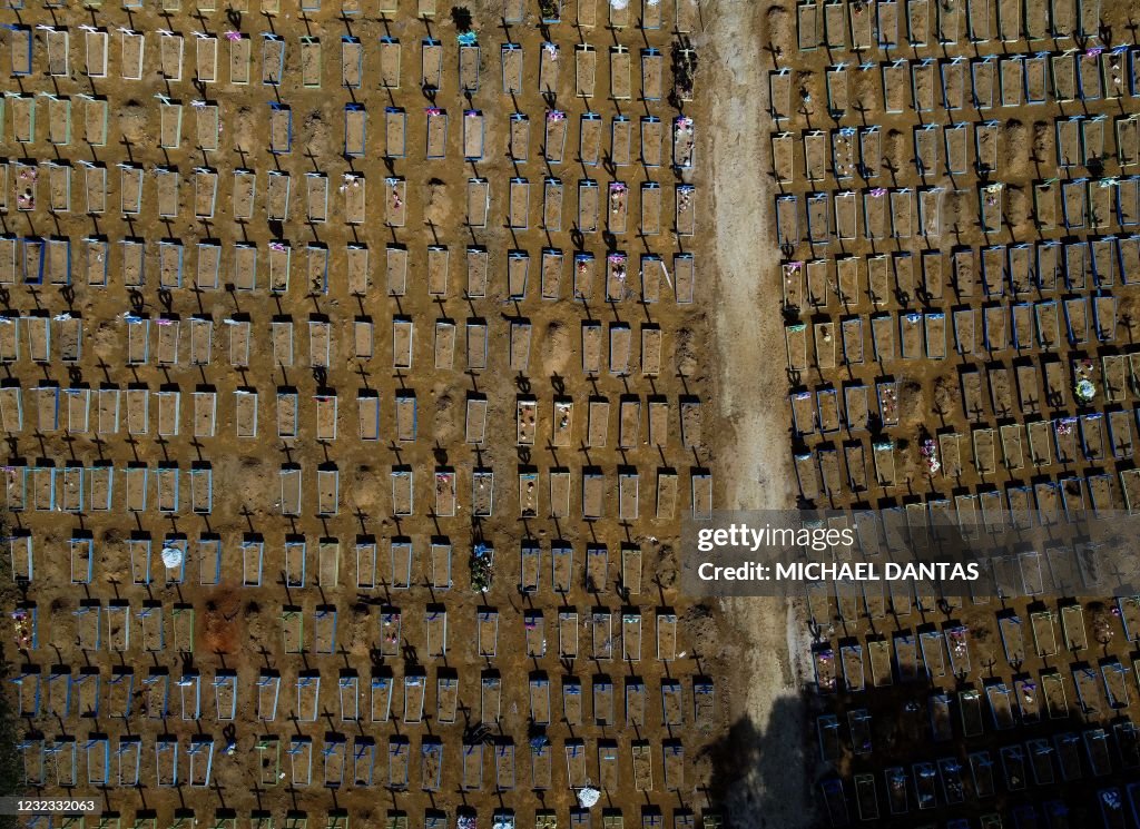 BRAZIL-HEALTH-VIRUS-CEMETERY