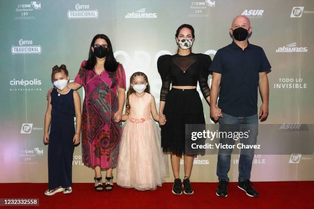 Romina Graniewicz, film director, Mariana Chenillo, Melissa Marquez, Barbara Mori and Ari Brickman attend a photocall to promote the film "Todo lo...