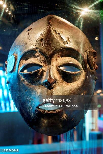 Anthropomorphic idimu mask of the bwami in wood, pigments and vegetable fibers is photographed for Paris Match in the Museum Quai Branly-Jacques...